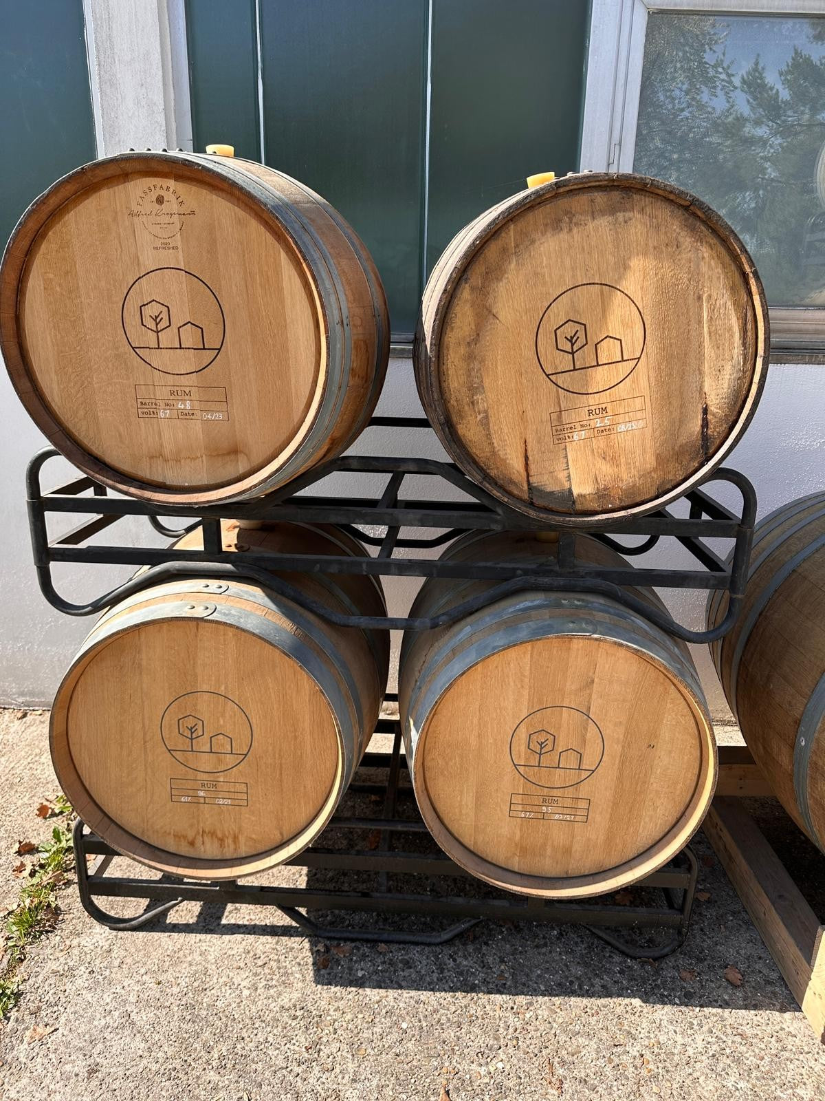 
                  
                    Leeres vorbelegtes Holzfass 100 Liter oder 220 Liter  (Selbstabholung / Versand auf Anfrage)
                  
                