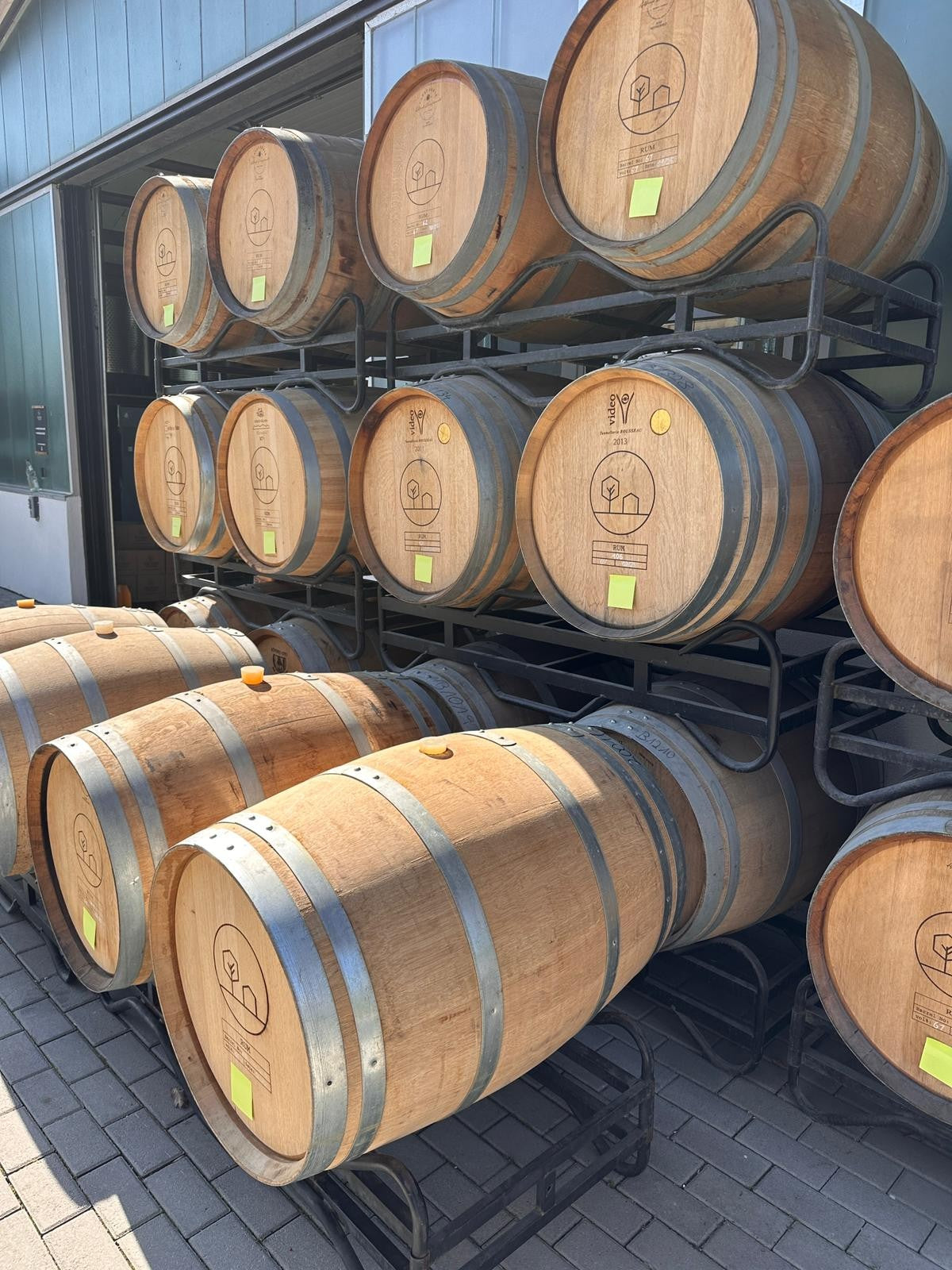 
                  
                    Leeres vorbelegtes Holzfass 100 Liter oder 220 Liter  (Selbstabholung / Versand auf Anfrage)
                  
                